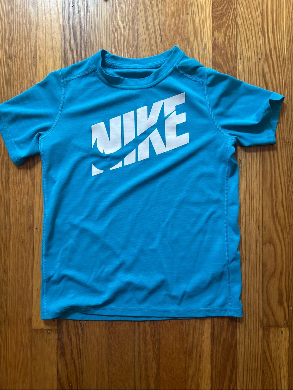 Nike Boys Tee Shirt, Size M